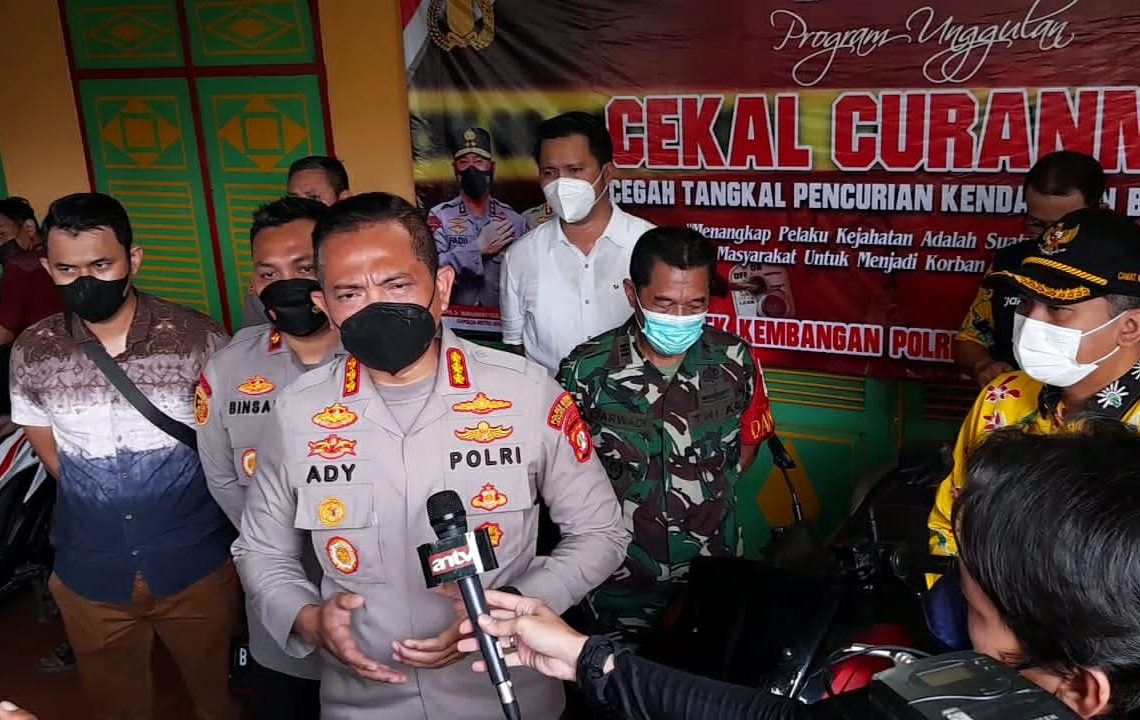 Kapolres Jakbar dan Tokoh Pemuda Umar Abdul Azis Dukung Polsek Kembangan Luncurkan Alat Cegah Ranmor