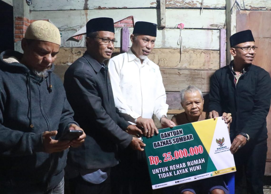 Singgah Sahur Gubernur Mahyeldi, Sambangi Rumah Reot Sabar Amad, Tarusan Pessel