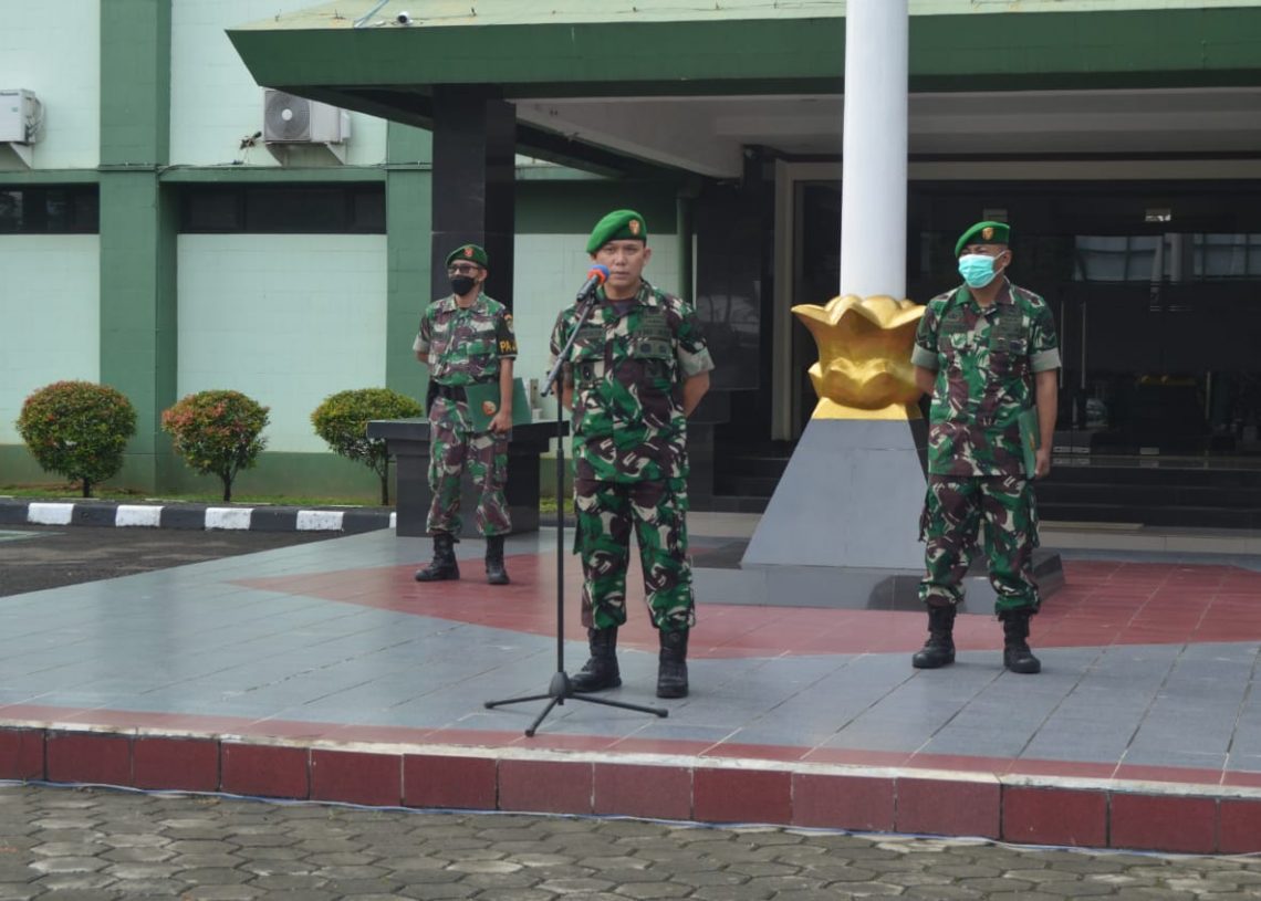 Dandim 0505/Jakarta Timur Pimpin Apel Gabungan di Awal Bulan Ramadhan