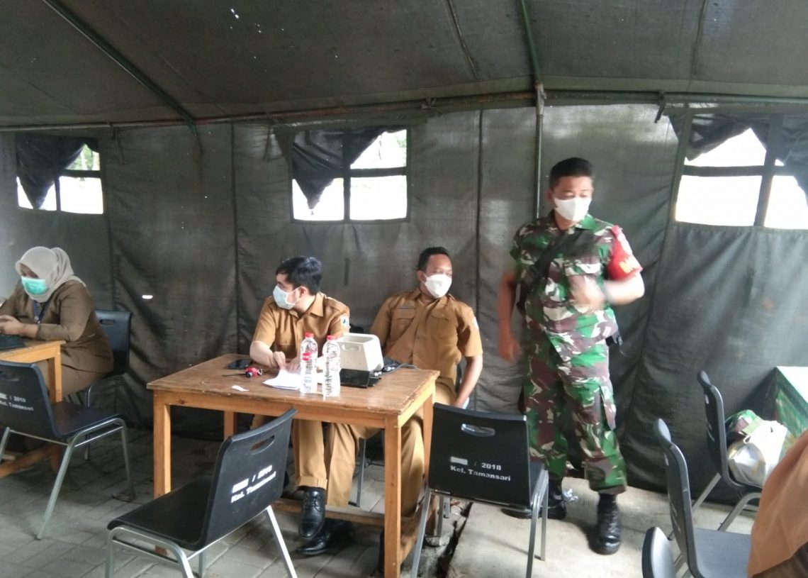 Tervaksin 73 Orang di Serbuan Vaksinasi Koramil 01/Tamansari Kodim 0503/JB