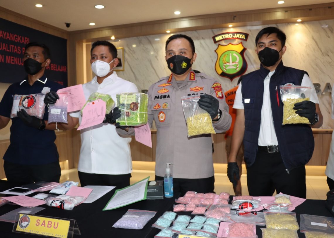 Bravo! Polres Metro Jakarta Barat Amankan Belasan Ribu Butir Pil Ecstasy dan 3 Kg Sabu