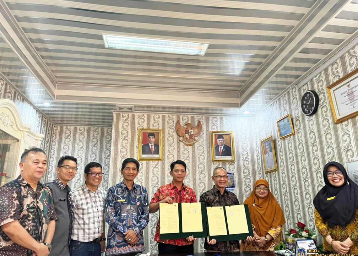 Dekan FPK UNP Tandatangani Perjanjian Kerjasama dengan Dinsos Kota Padang