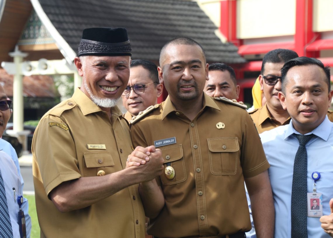 Gubernur Sumbar Launching Transaksi Keuangan Berbasis Bank Syariah di Apel Perdana Tahun 2023
