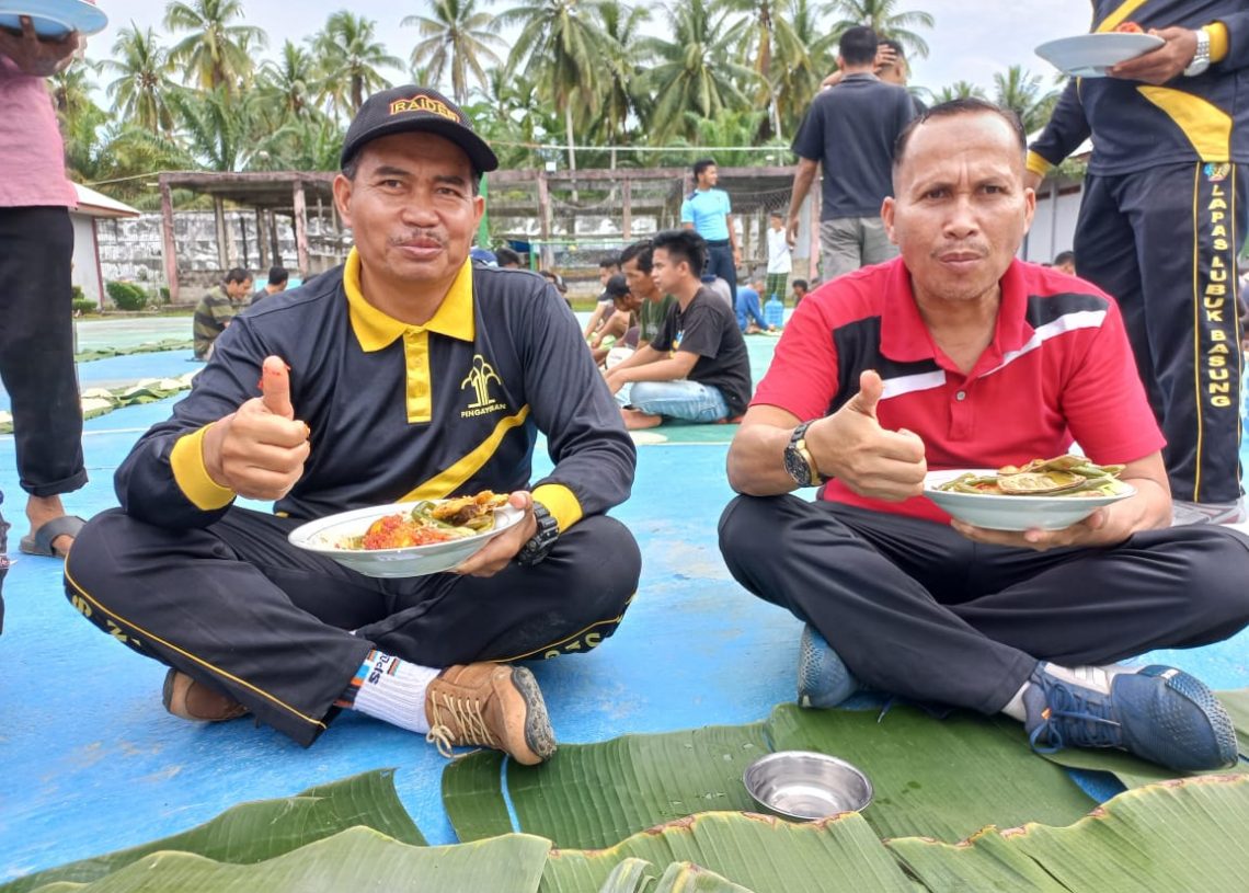 300 Warga Binaan Lapas Klas II B Lubuk Basung Makan Bajamba dengan Kalapas