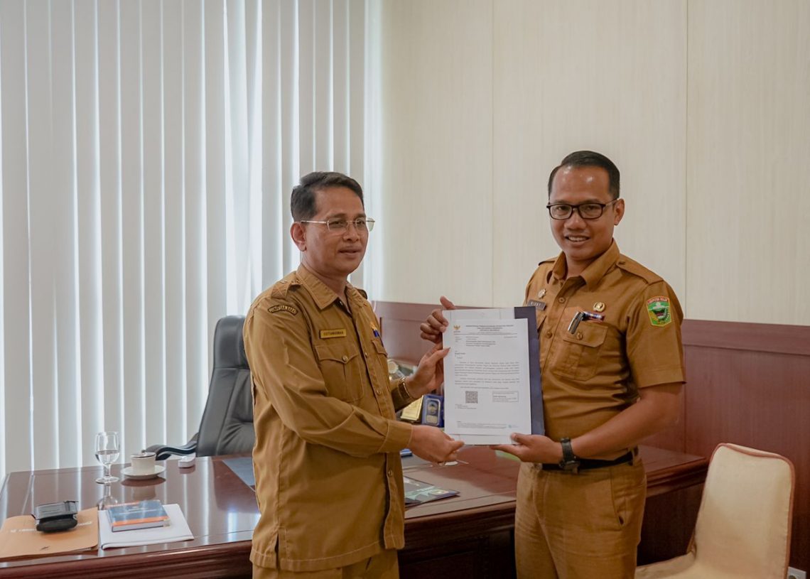 Tingkatkan Pelayanan Publik, DPMPTSP dan Disdukcapil Kab. Solok Sukses Capai Target
