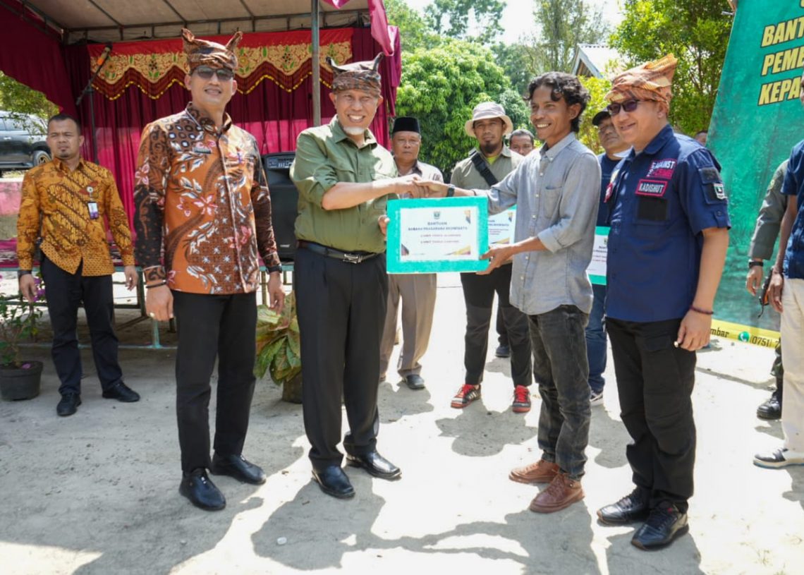 Gerakan Perekonomian Masyarakat Kawasan Hutan di Lubuk Alung, Gubernur Mahyeldi Bantu LPHN