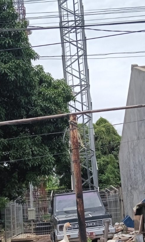 Pekerjaan Menara BTS di Kalideres Kawasan Padat Penduduk, Warga : Soal Izin Kami Tidak Tau