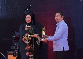 Walikota Deri Asta Terima Penghargaan Best Leader of The Year 2023, Kategori Pengentasan Kemiskinan