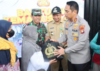Bantuan Kemanusiaan Polri untuk Masyarakat, Polres Metro Jakarta Barat Salurkan 1000 Paket Bansos