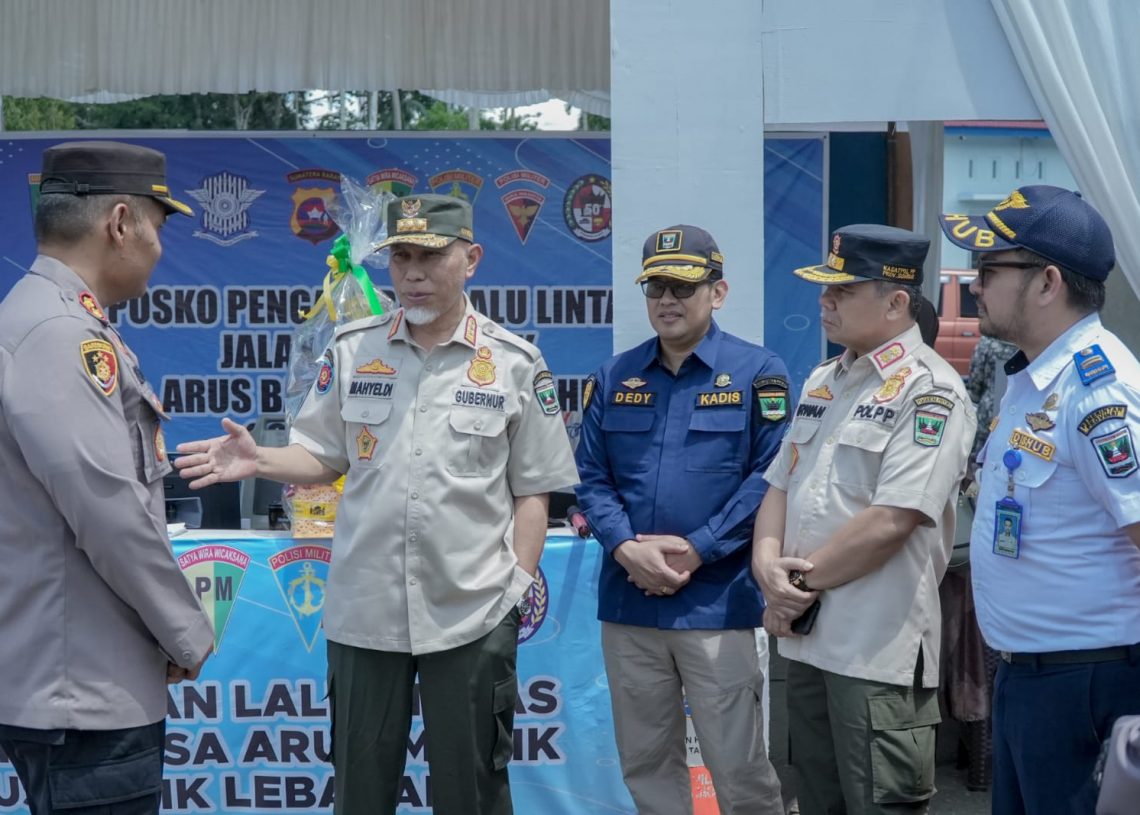 Pastikan Arus Mudik Berjalan Lancar, Gubernur Mahyeldi Pantau Kondisi Lalulintas dari Posko Pelayanan Terpadu
