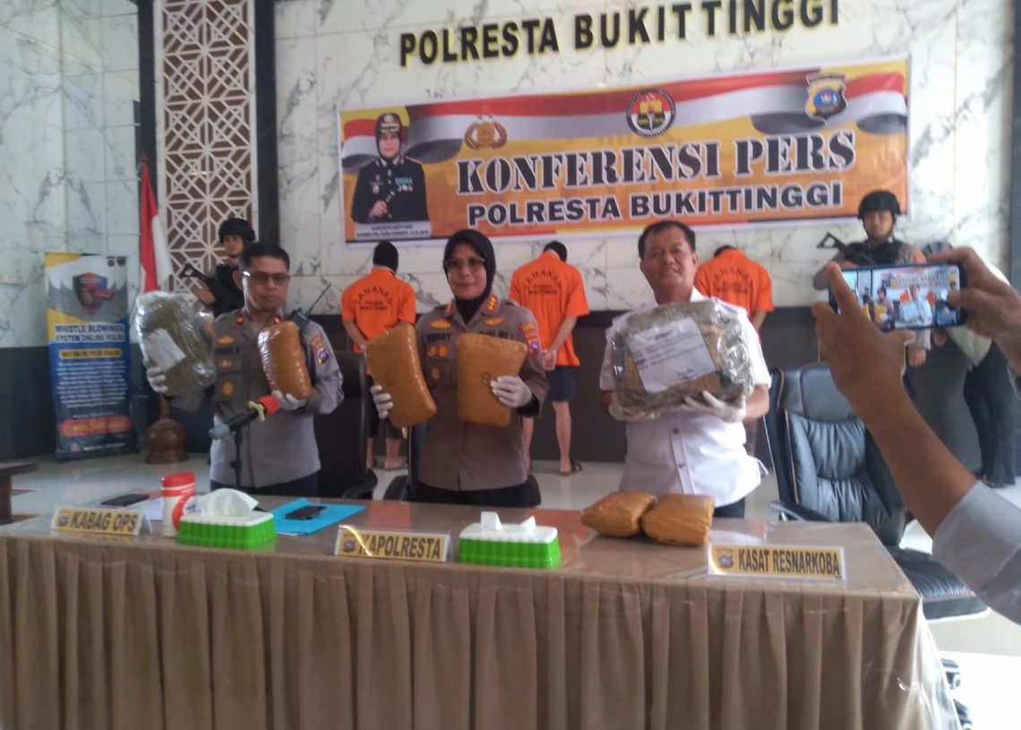 Mulai Jadi Tren, Polresta Bukittinggi Sita Belasan Kg Ganja Melalui Pengiriman Ekspedisi