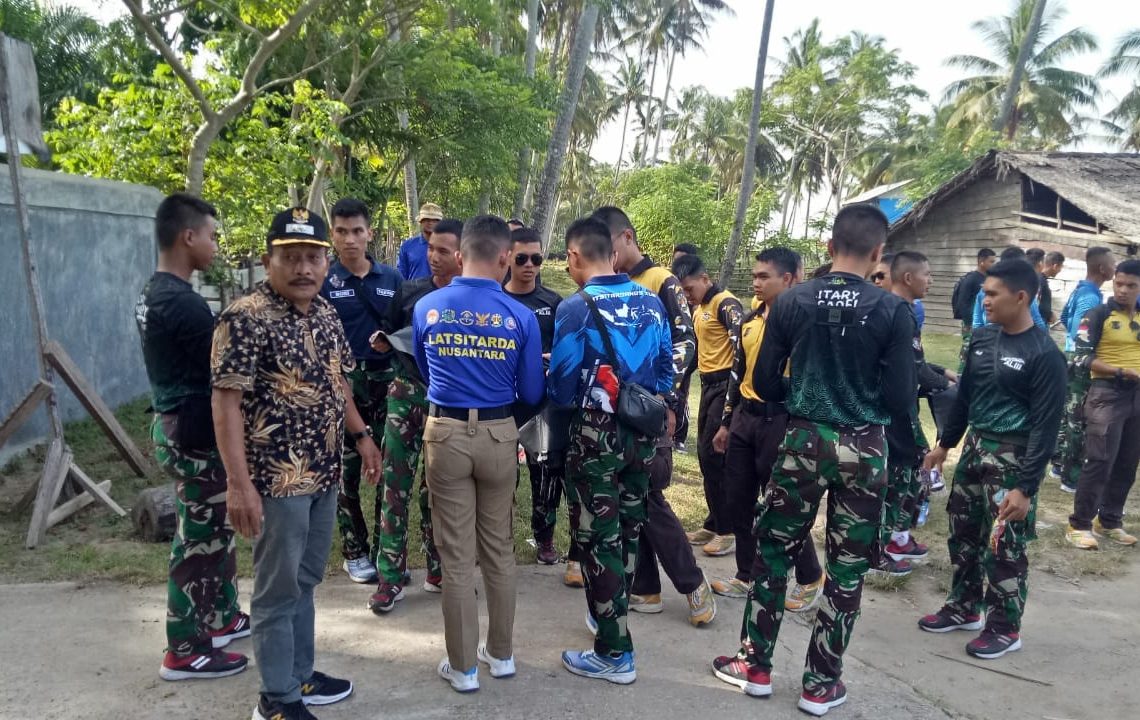 Sukseskan Latsidartanus XLIII di Pessel, Babinsa Koramil 04/Lengayang Gotong Royong