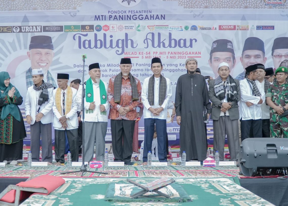 Bersama UAS, Gubernur Mahyeldi Hadiri Tabligh Akbar Milad ke-54 Pondok Pesantren MTI Paninggahan
