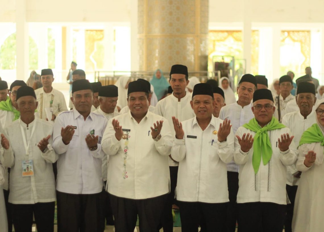 Bupati Suhatri Bur Lepas 265 Jemaah Haji Asal Kabupaten Padang Pariaman Tahun 1444 H/2023M