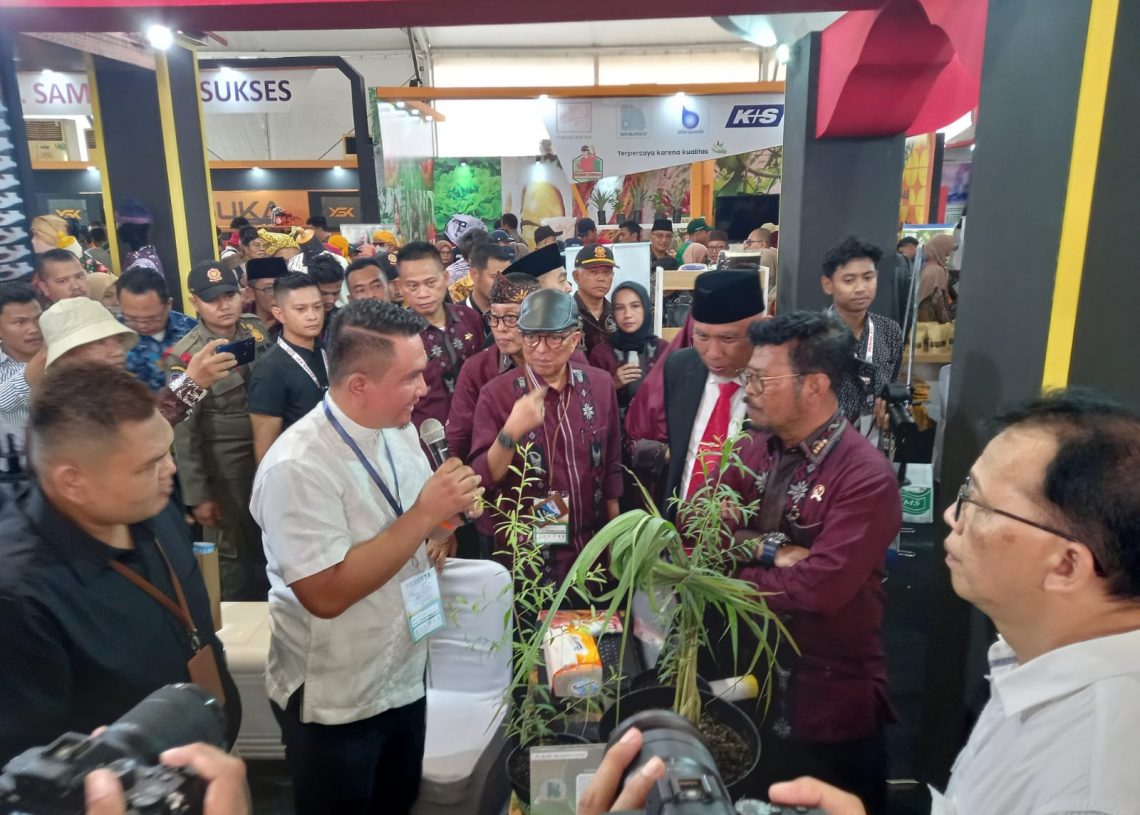 Menko Perekonomian Buka Penas Tani XVI 2023, Stand Pemprov Sumbar Diserbu Pengunjung