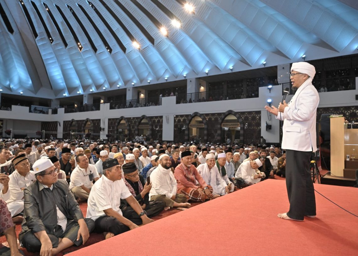 Subuh Mubarokah Bersama Aa Gym, Gubernur Mahyeldi Ajak Generasi Muda Jadi Pribadi Berakhlakul Karimah