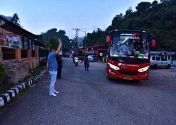 Wako Deri Asta Lepas Keberangkatan Jemaah BMKT Air Dingin ke Kota Padang