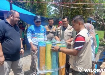 Sekda Martias Wanto Serahkan Bantuan Tahap II dari Pemko Bukittinggi