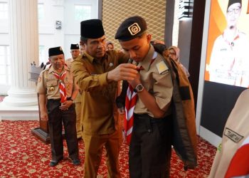 Kakwarcab Pramuka Kota Bukittinggi Lepas Kontingen Menuju Rainas di Cibubur