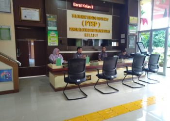 Sidang Perdana Gugatan Mantan Dirut Perumdam Tirta Gemilang Pasbar Melawan Bupati di PN Pasbar