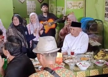 Nyanyian “Indonesia Pusaka” oleh Seniman Jalanan Unggah Senandung dari Gubernur