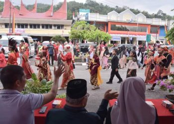 Wawako Zohirin Sayuti Lepas Peserta Pawai Alegoris