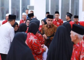 23 Warga Solok Dilepas Wawako Dhani Umroh ke Tanah Suci