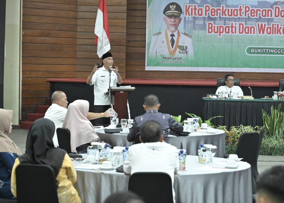 Gubernur Mahyeldi Tegaskan Peran Policy Adviser kepada Staf Ahli Kepala Daerah