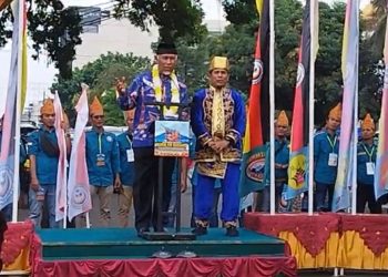 Gubernur Sumbar Lelang Baju yang Dipakai untuk Pembebasan Lahan Masjid IKM Tasikmalaya