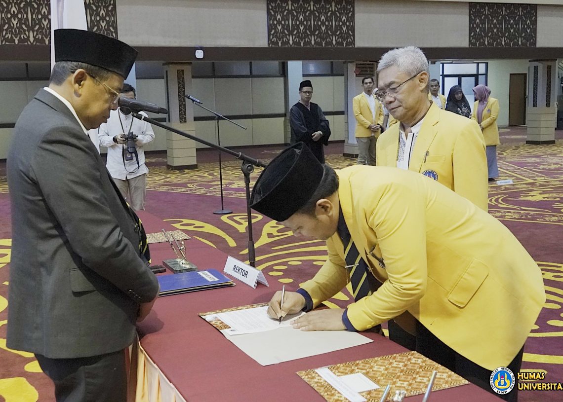 Rektor UNP Lantik Wakil Dekan, Direktur Vokasi, Ketua Dan Sekretaris BPMI Dan Kepala UPT. PKK