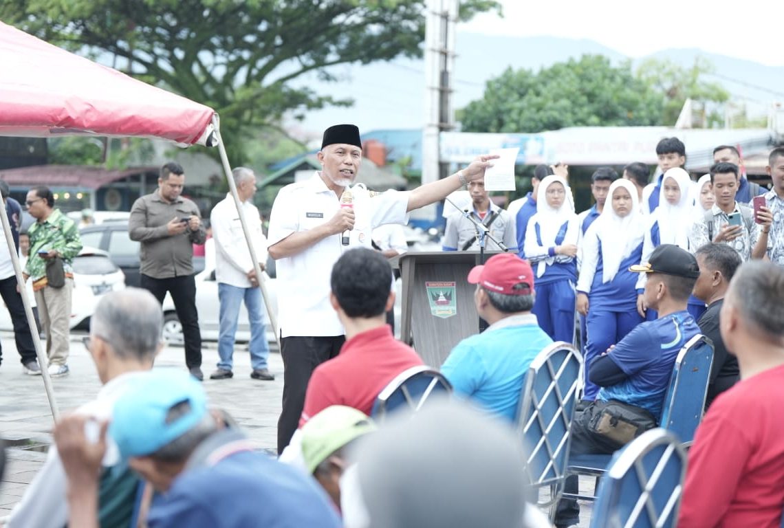 Gubernur Ajak Nelayan Berkompetisi Kumpulkan Sampah di Pantai Padang, Hadiahnya Umrah