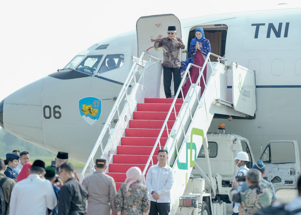 Gubernur Mahyeldi Beserta Istri Lepas Keberangkatan Wapres RI, Setelah 2 Hari Kunker di Sumbar