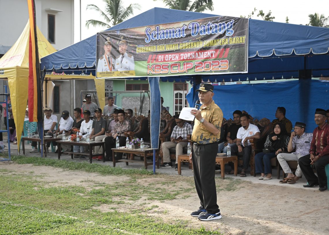 Gubernur Mahyeldi Apresiasi Semangat Masyarakat Majukan Persepakbolaan Sumbar