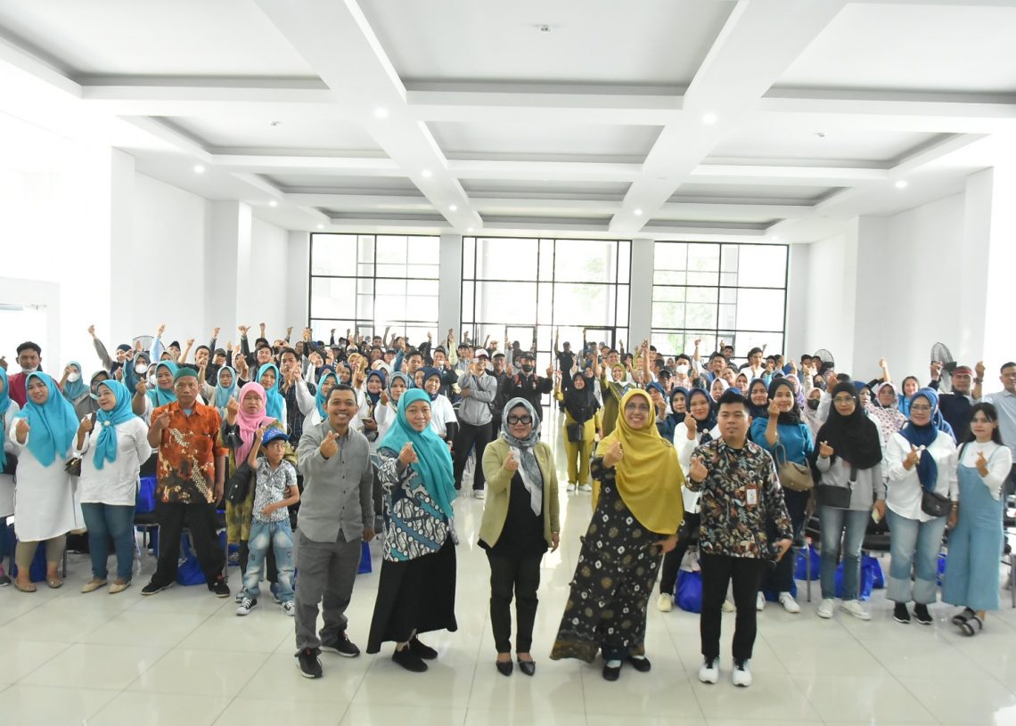 Anggota Komisi IX DPR RI Dian Istiqomah S.Kep Bersama BKKBN Gelar Sosialisasi di Kebon Jeruk
