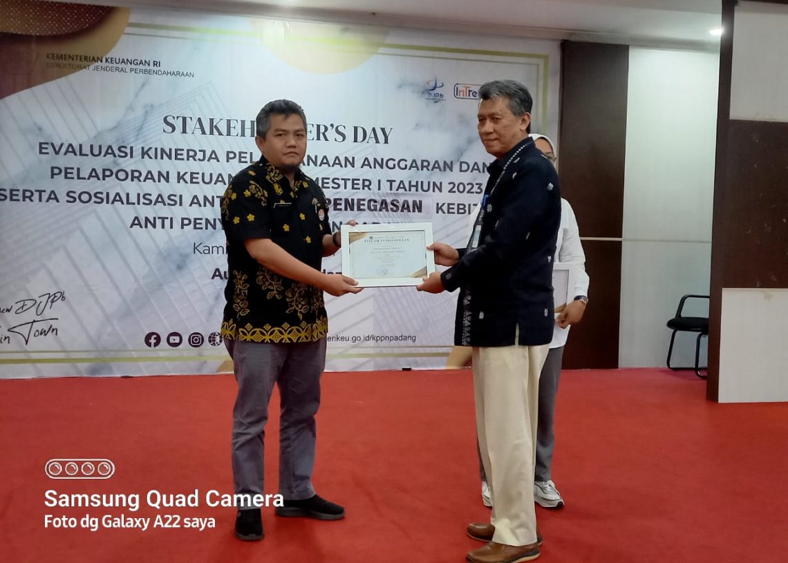 Pemprov Sumbar Terima Penghargaan Terbaik 1 Pengelolaan DAK Fisik
