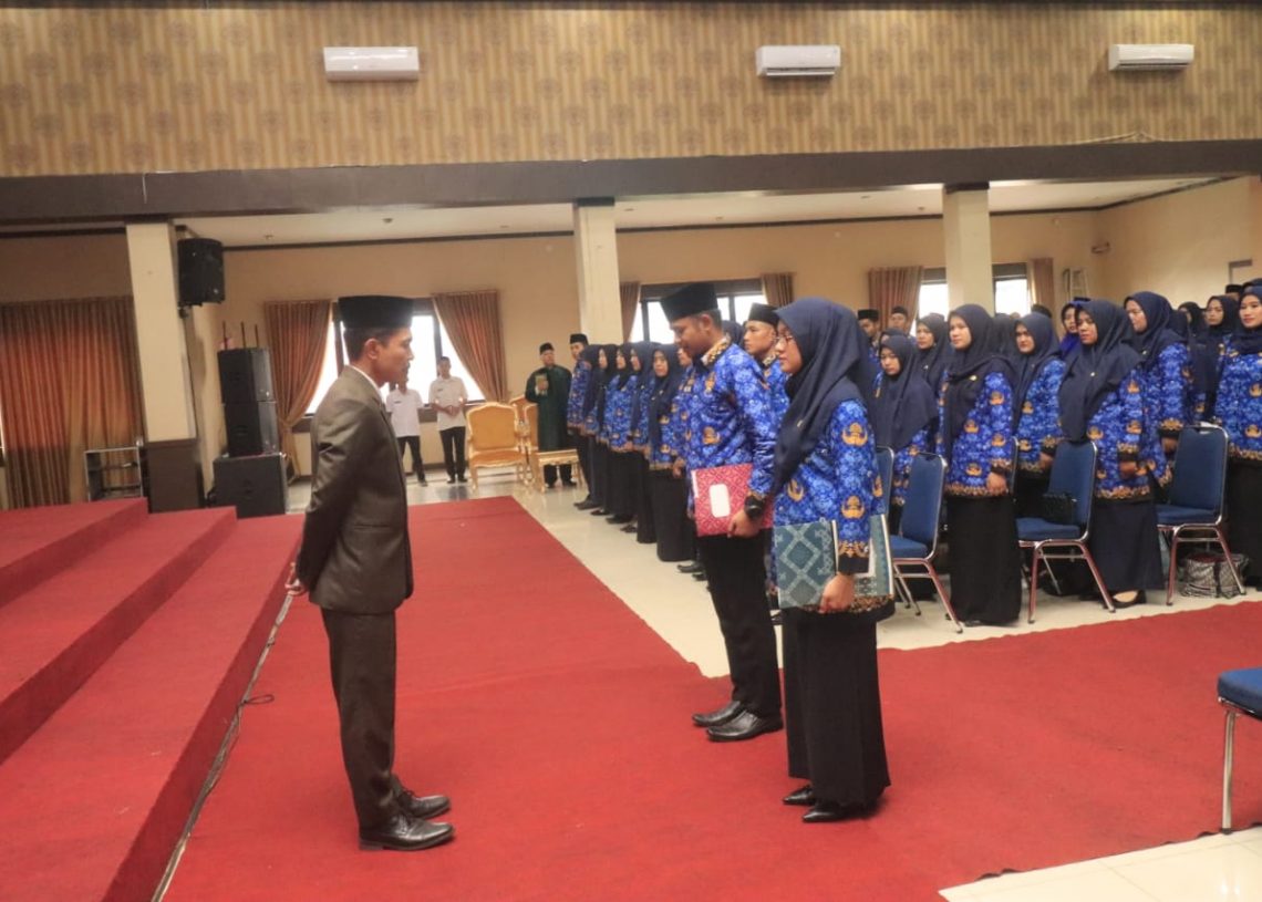 Lantik dan Serahkan SK 234 PPPK, Pj Wako : Semoga Dapat Mempercepat Akselerasi Pembangunan Kota Payakumbuh