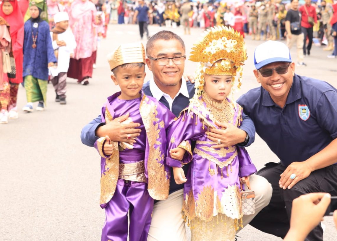 Ribuan Peserta Pawai Alegoris Kota Payakumbuh Peringati HUT Republik Indonesia ke-78
