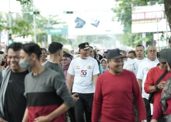 Meriahkan HUT Kadin ke-55, Tiga Ribu Peserta Fun Walk Dilepas Gubernur Mahyeldi