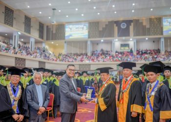 Berikan Orasi Ilmiah di Wisuda ke-132 UNP, Epyardi Asda Ungkap Keistimewaan Kabupaten Solok
