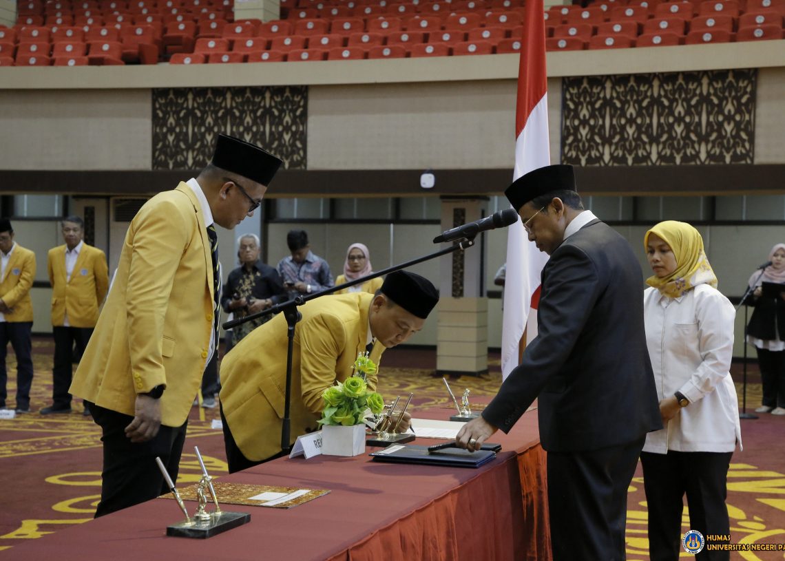 Rektor UNP Lantik PAW WR III Serta Ketua dan Sekretaris LPPM