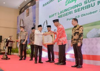 Gubernur Mahyeldi Terima Penghargaan dari Wapres atas Kinerja Sangat Luar Biasa Membangun Daerah Tertinggal