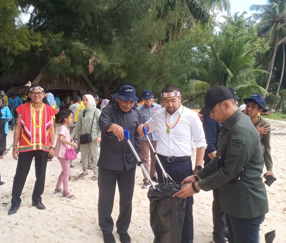 Wagub Sumbar Ingatkan Pentingnya Kebersihan Lingkungan bagi Daerah Tujuan Wisata