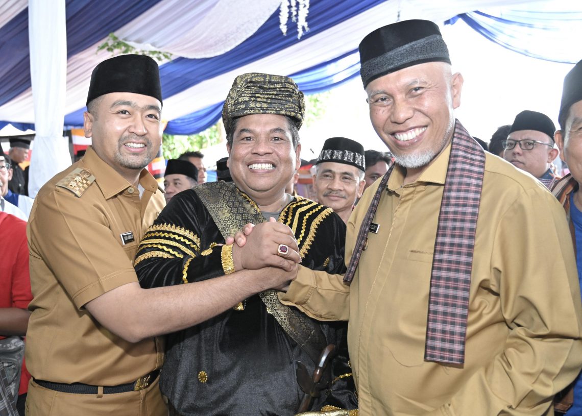 Upacara Adat Batagak Gala Suku Sikumbang Datuak Putiah Bupati Suhatri Bur Dihadiri Gubernur Mahyeldi