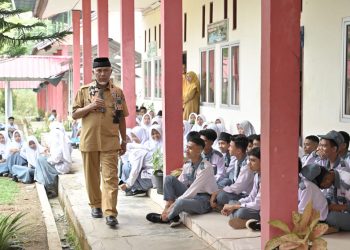 Gubernur Mahyeldi Tegaskan Pagar Sekolah-Asrama SMA Negeri Unggul Dharmasraya Segera Dibangun