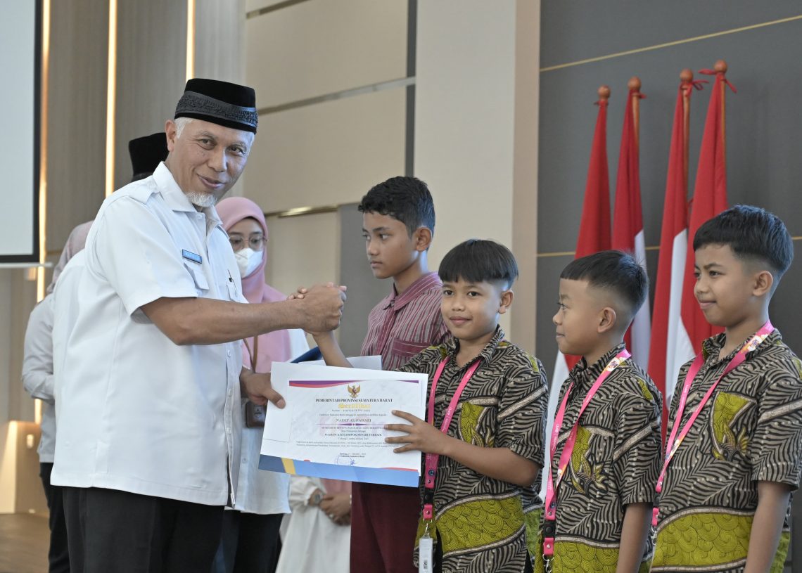 Dunia Pendidikan Sumbar Kian Mentereng, Gubernur Mahyeldi Apresiasi 50 Siswa Berprestasi Tingkat Nasional dan Internasional