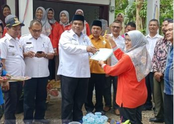Bupati Padang Pariaman Serahkan Bantuan DAK pada KWT Mama Ceria Nagari Pakandangan