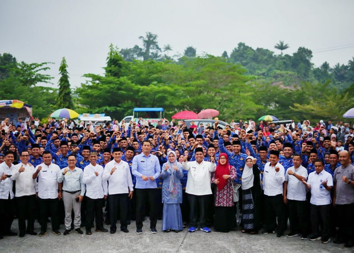1074 SK Pengangkatan PPPK Tenaga Pendidik se-Kabupaten Padang Pariaman Diserahkan Bupati