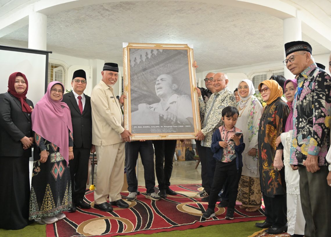 Gubernur Mahyeldi Sebut Sumbangsih Dr. M. Djamil Sangat Layak Diganjar Gelar Pahlawan Nasional