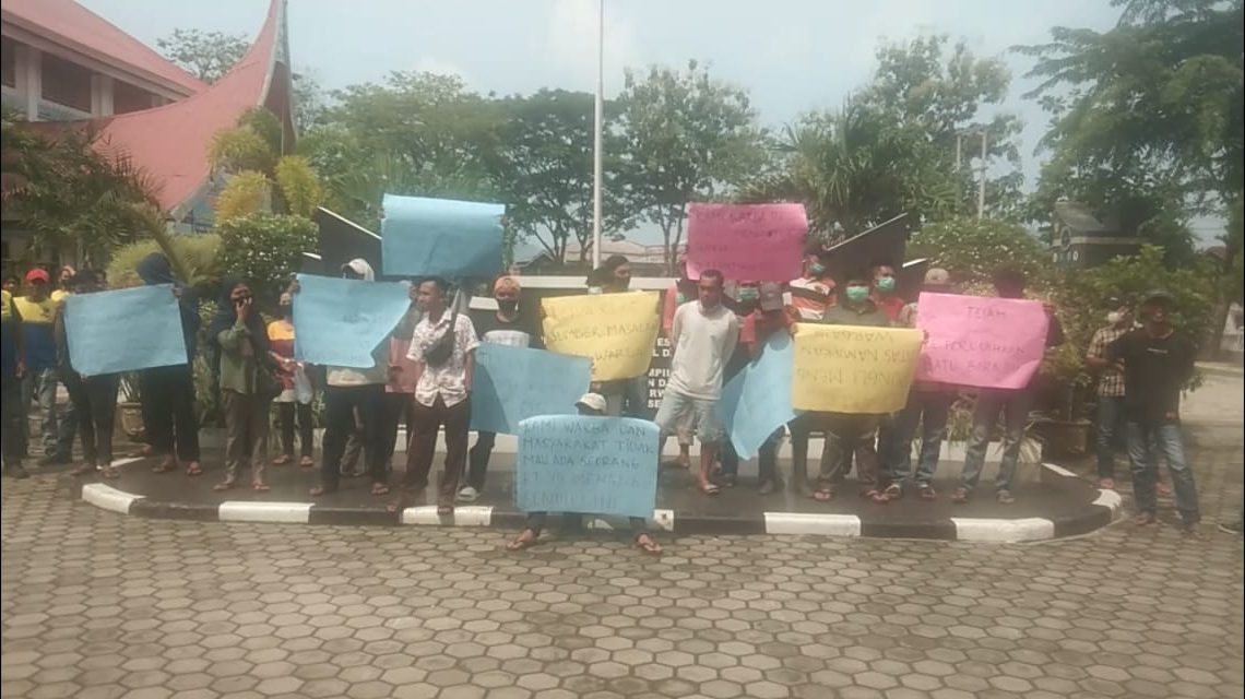 Minta Jatah ke Perusahaan Stockpile Batu Bara, Oknum Ketua RT di Parak Laweh Didemo Warga