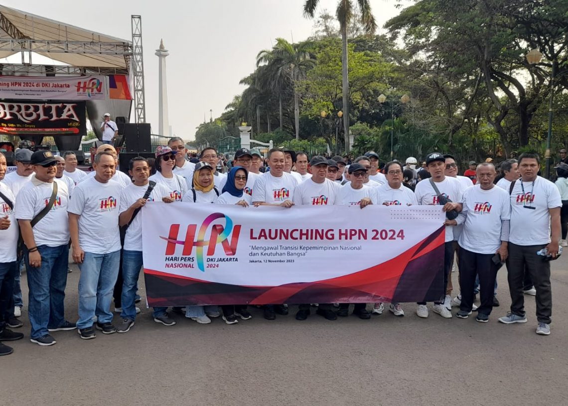Menteri Koperasi dan UKM Teten Masduki Ikuti Jalan Santai Launching HPN 2024 di Monas